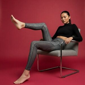 Sweaty Betty “Running Wild” Purple Print 7/8 Workout Leggings, Sm. NWOT, Sample